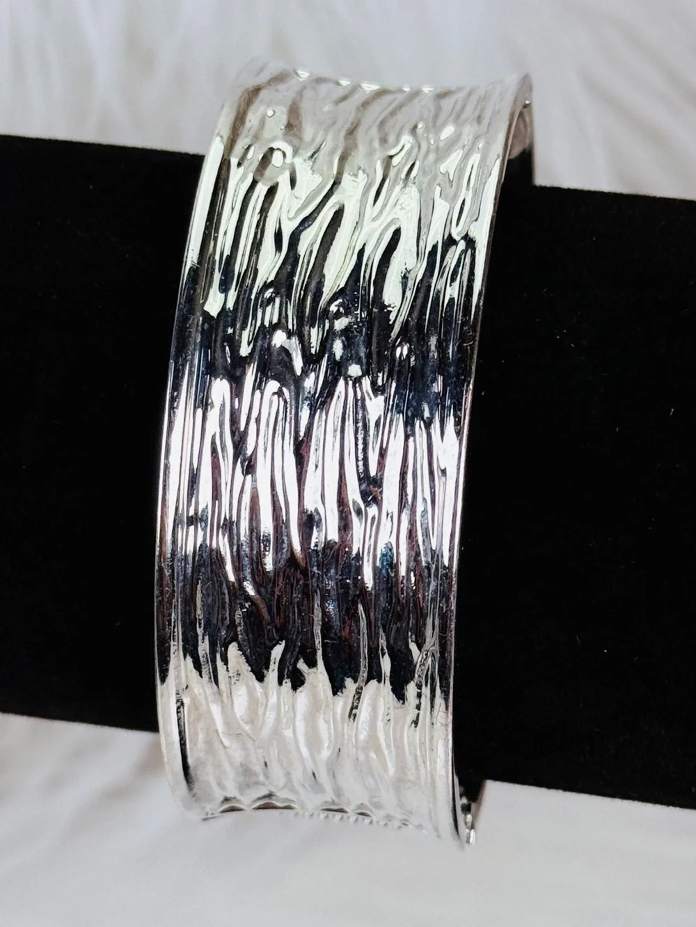 Vintage Textured Silvertone Hinged Bangle Bracelet